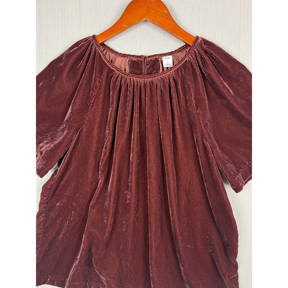 Old Navy Velvet Blouse Womens S Burgundy Shirred Short Sleeve Gothic Chic - Picture 4 of 10